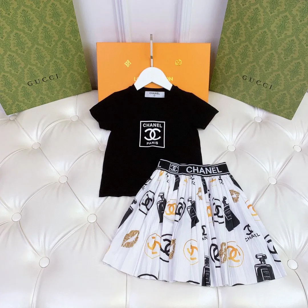 【90-160cm】二点セット 好感度100％  売れ筋 おしゃれ 快適 女の子 半袖Ｔシャツ+スカート セットアップ