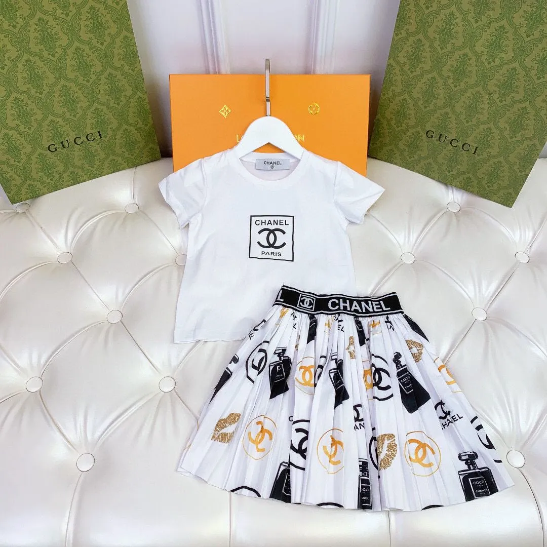 【90-160cm】二点セット 好感度100％  売れ筋 おしゃれ 快適 女の子 半袖Ｔシャツ+スカート セットアップ