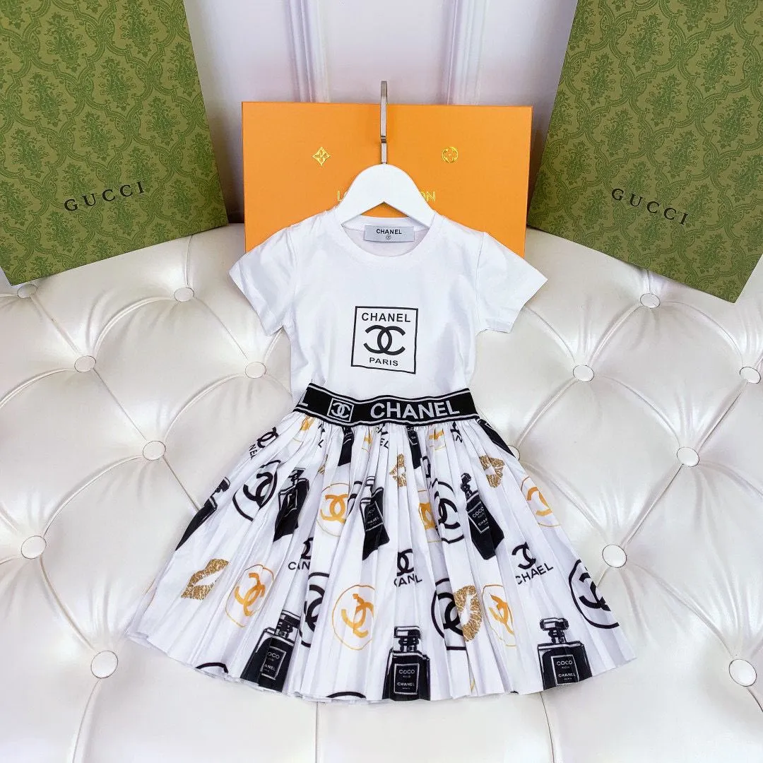 【90-160cm】二点セット 好感度100％  売れ筋 おしゃれ 快適 女の子 半袖Ｔシャツ+スカート セットアップ