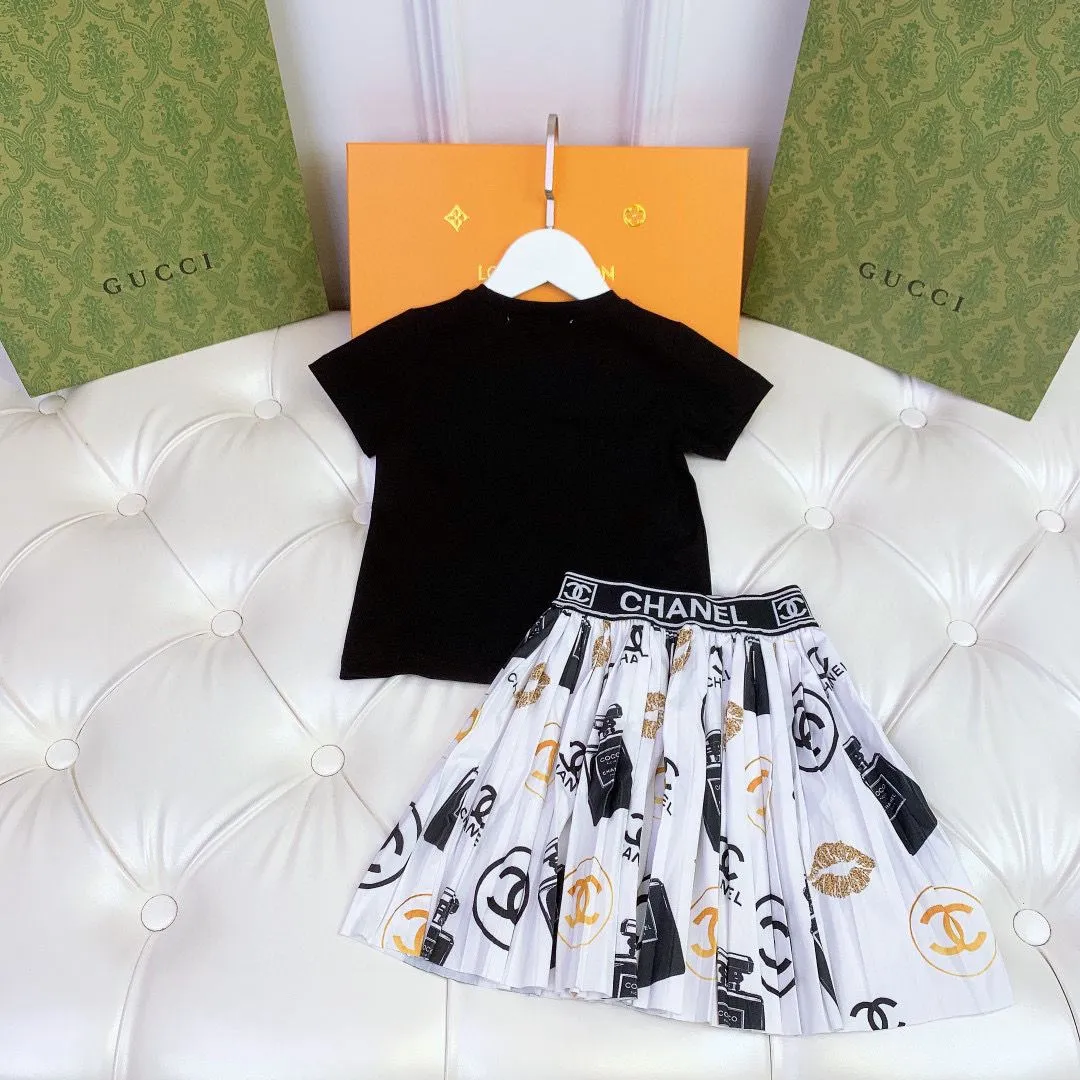 【90-160cm】二点セット 好感度100％  売れ筋 おしゃれ 快適 女の子 半袖Ｔシャツ+スカート セットアップ
