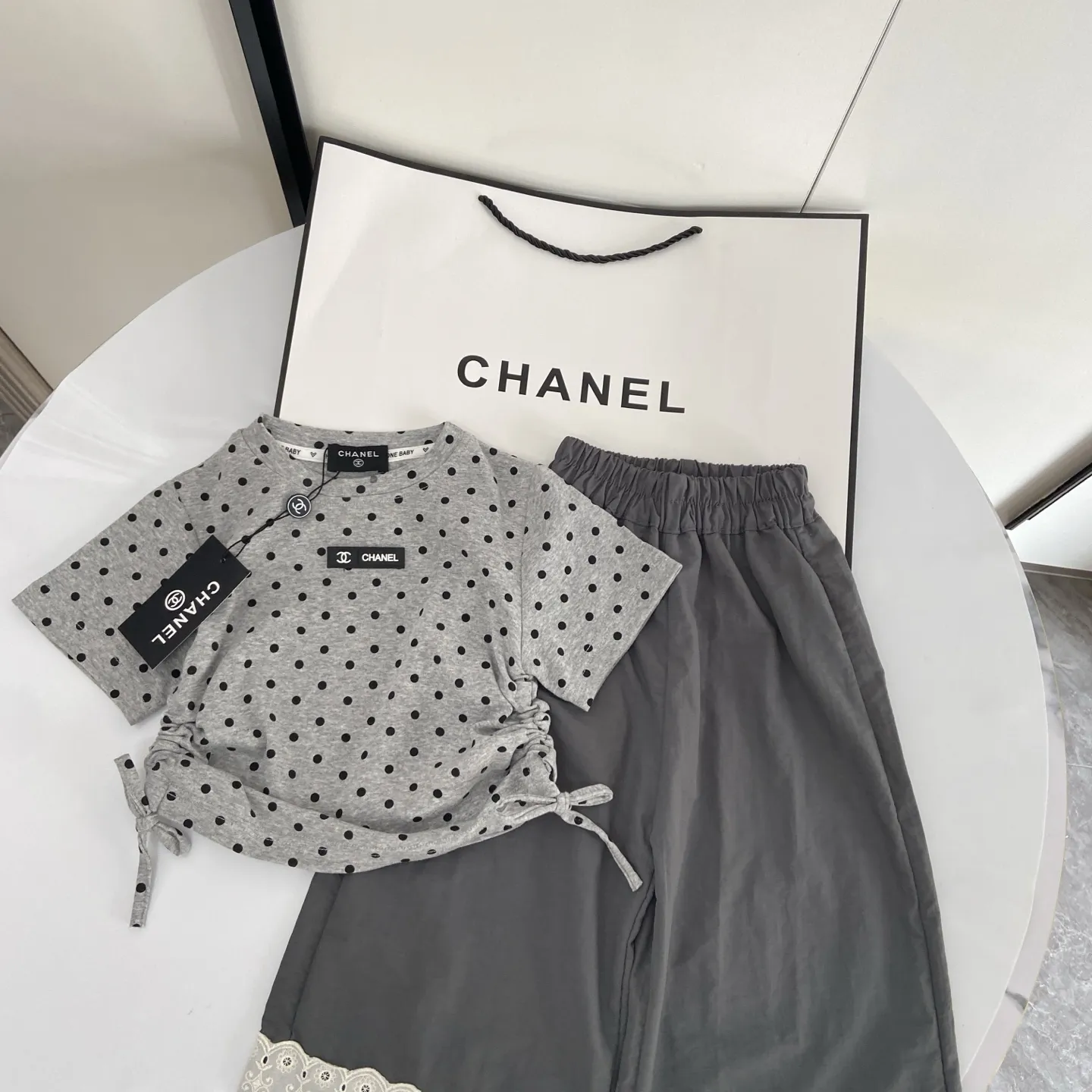【90-140cm】二点セット おしゃれ感満点 水玉 ガーリー 女の子 半袖Ｔシャツ+パンツ セットアップ