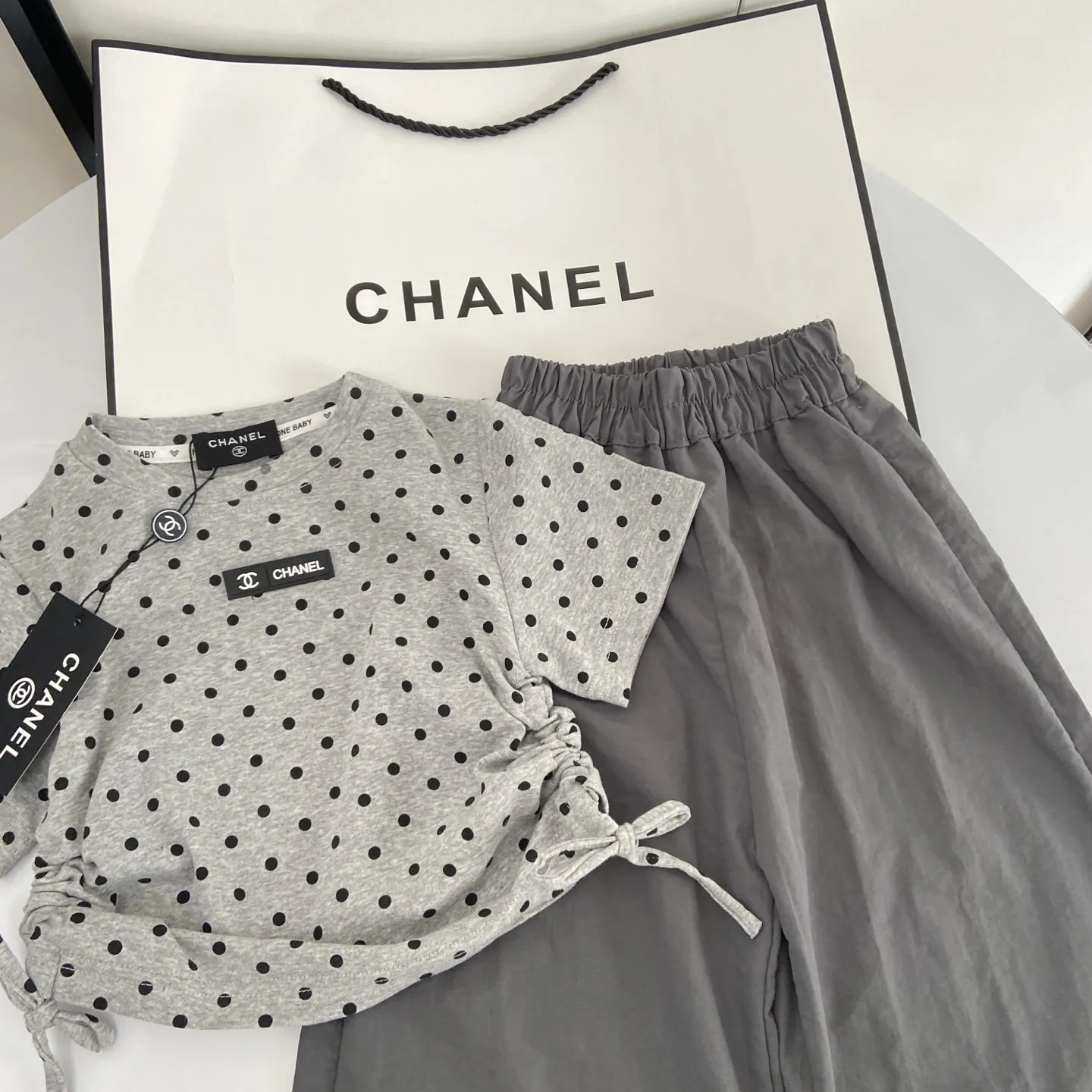 【90-140cm】二点セット おしゃれ感満点 水玉 ガーリー 女の子 半袖Ｔシャツ+パンツ セットアップ