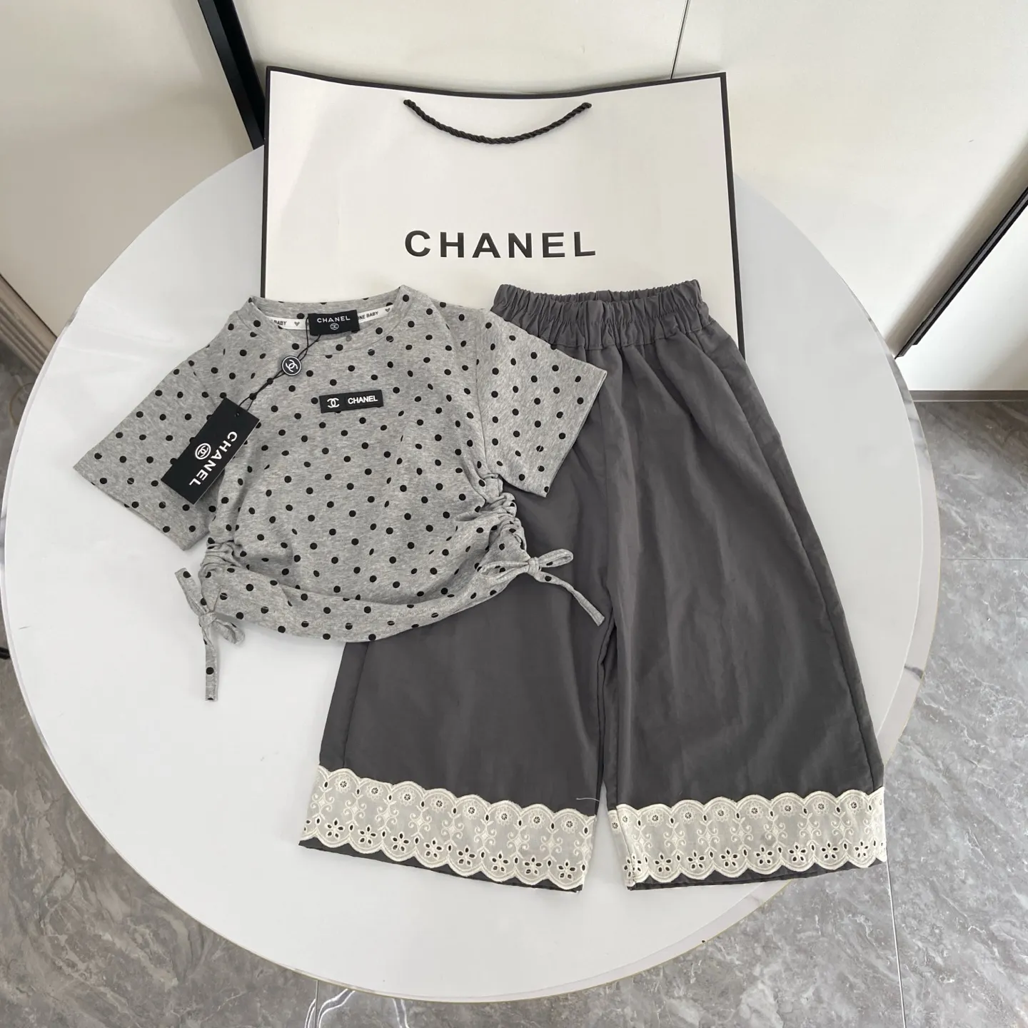 【90-140cm】二点セット おしゃれ感満点 水玉 ガーリー 女の子 半袖Ｔシャツ+パンツ セットアップ