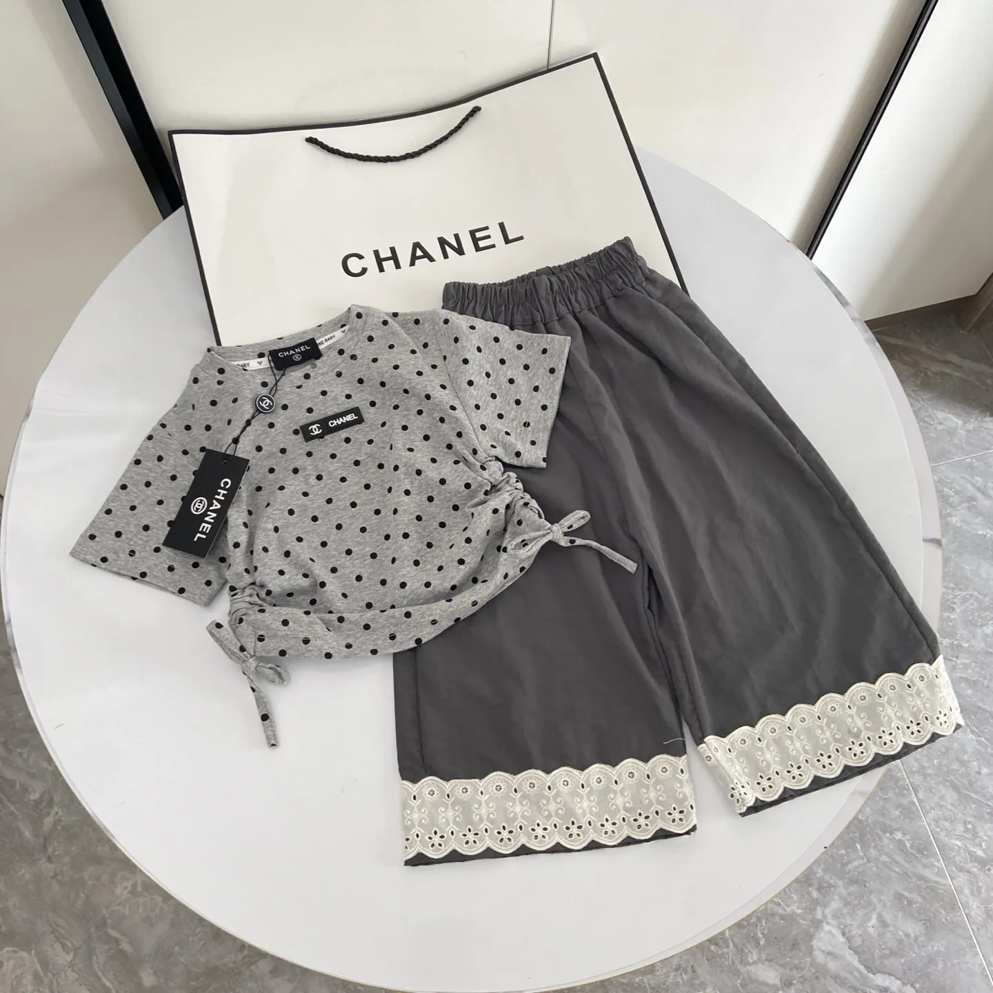 【90-140cm】二点セット おしゃれ感満点 水玉 ガーリー 女の子 半袖Ｔシャツ+パンツ セットアップ