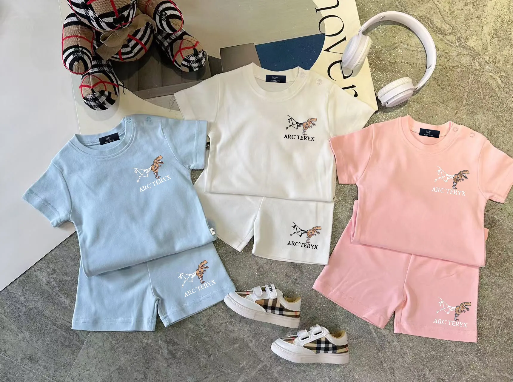【66-110cm】二点セット SNS映えコーデに カジュアル  お出かけに 軽やかな着心地 半袖Ｔシャツ+ショートパンツ セットアップ