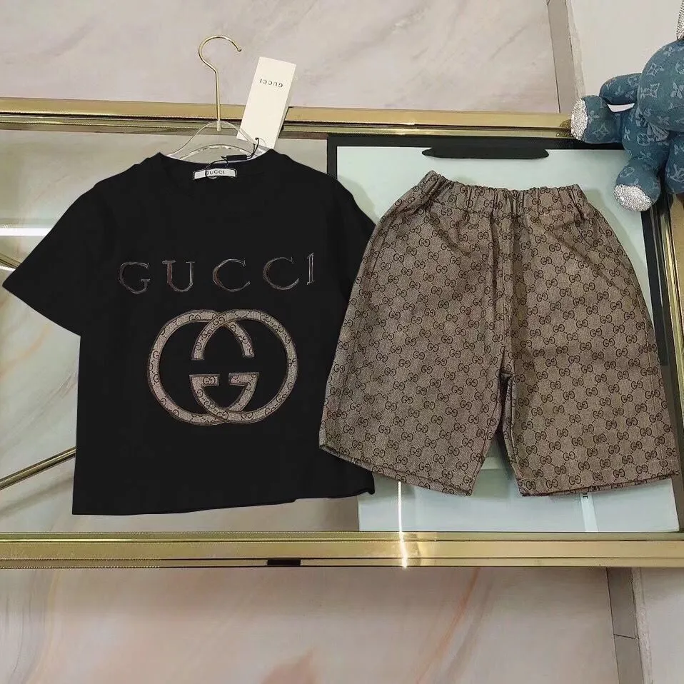 【90-160cm】二点セット デイリーにぴったり 大活躍 カジュアル 快適 半袖Ｔシャツ+ショートパンツ セットアップ