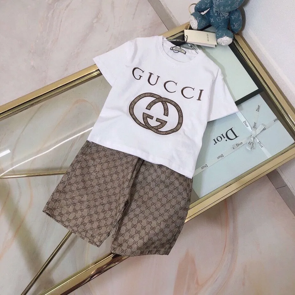 【90-160cm】二点セット デイリーにぴったり 大活躍 カジュアル 快適 半袖Ｔシャツ+ショートパンツ セットアップ