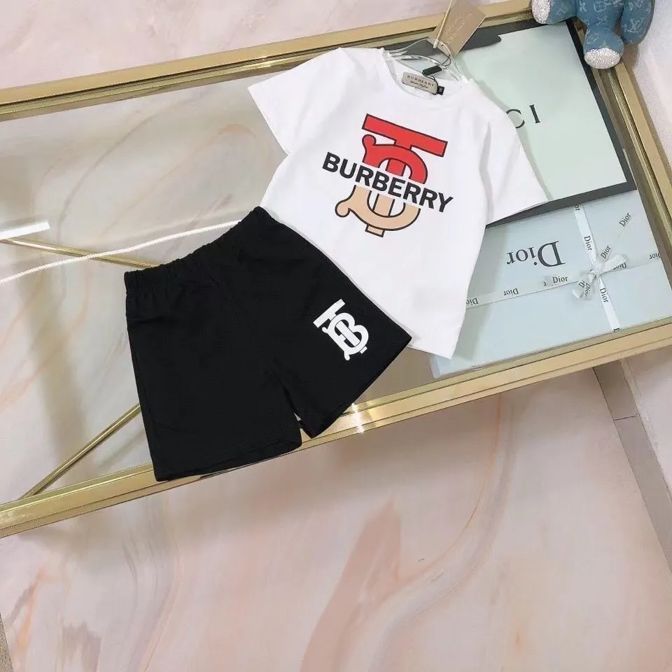 【90-160cm】二点セット トレンド感満載 大活躍 カジュアル トレンド  半袖Ｔシャツ+ショートパンツ セットアップ