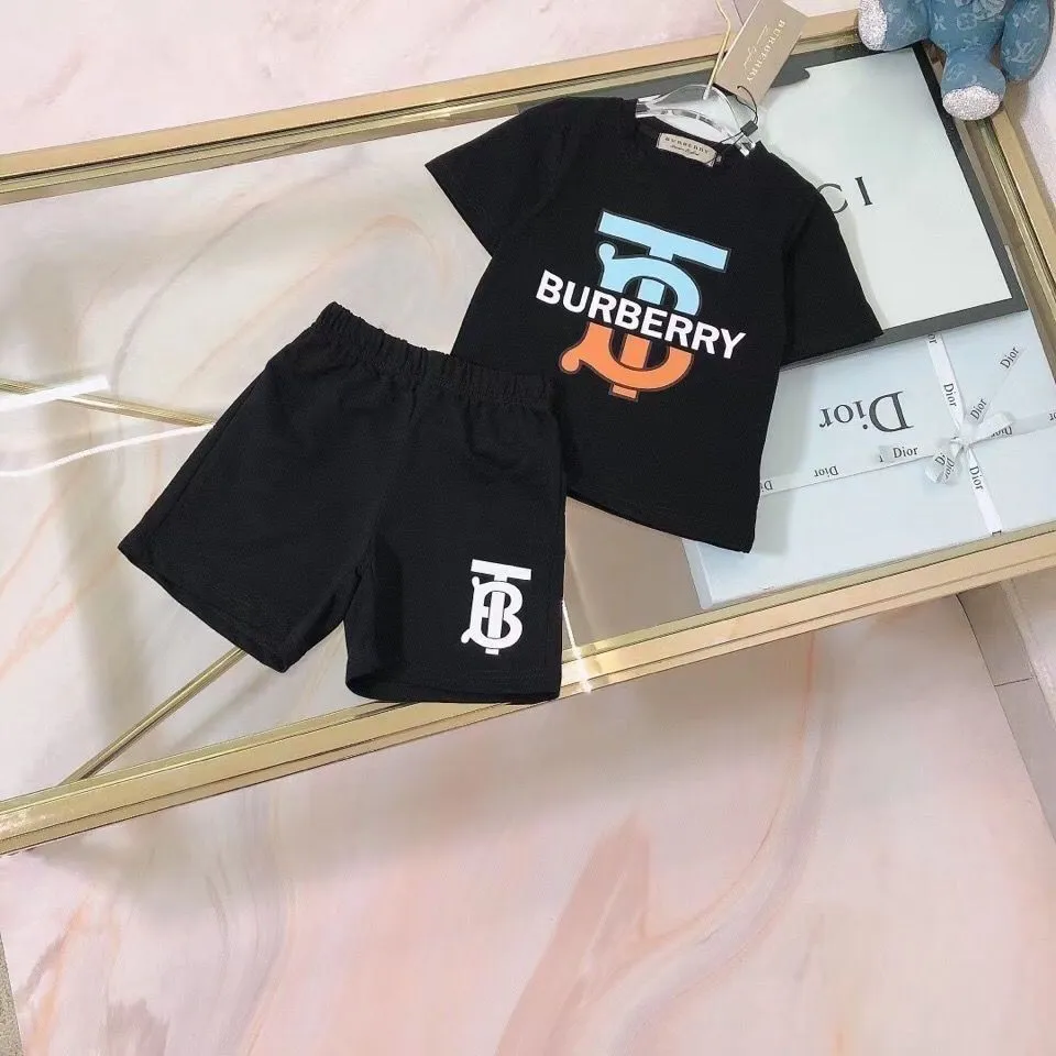 【90-160cm】二点セット トレンド感満載 大活躍 カジュアル トレンド  半袖Ｔシャツ+ショートパンツ セットアップ