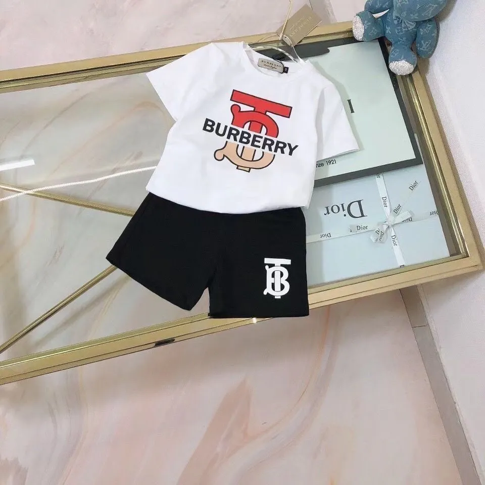 【90-160cm】二点セット トレンド感満載 大活躍 カジュアル トレンド  半袖Ｔシャツ+ショートパンツ セットアップ