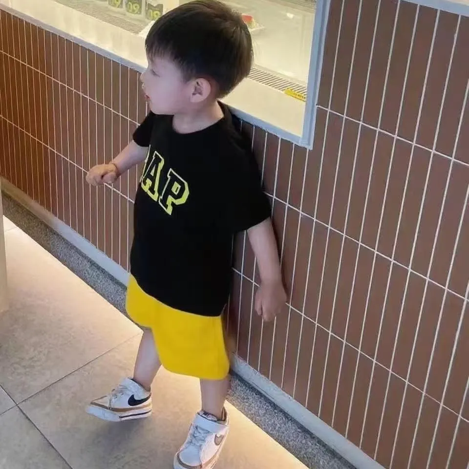【80-130cm】二点セット 今季も大注目 カジュアル シンプル クール 半袖 Ｔシャツ+ショートパンツ セットアップ