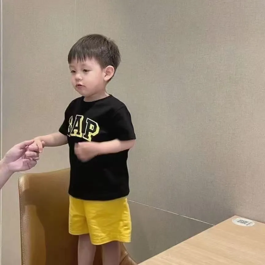 【80-130cm】二点セット 今季も大注目 カジュアル シンプル クール 半袖 Ｔシャツ+ショートパンツ セットアップ
