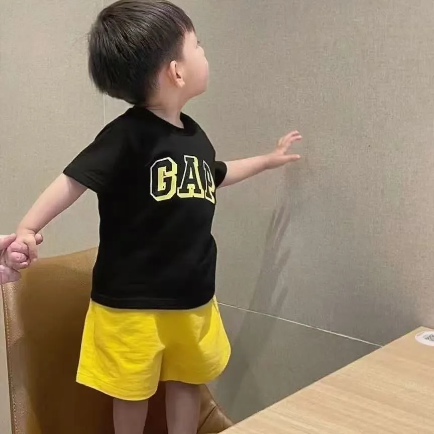 【80-130cm】二点セット 今季も大注目 カジュアル シンプル クール 半袖 Ｔシャツ+ショートパンツ セットアップ