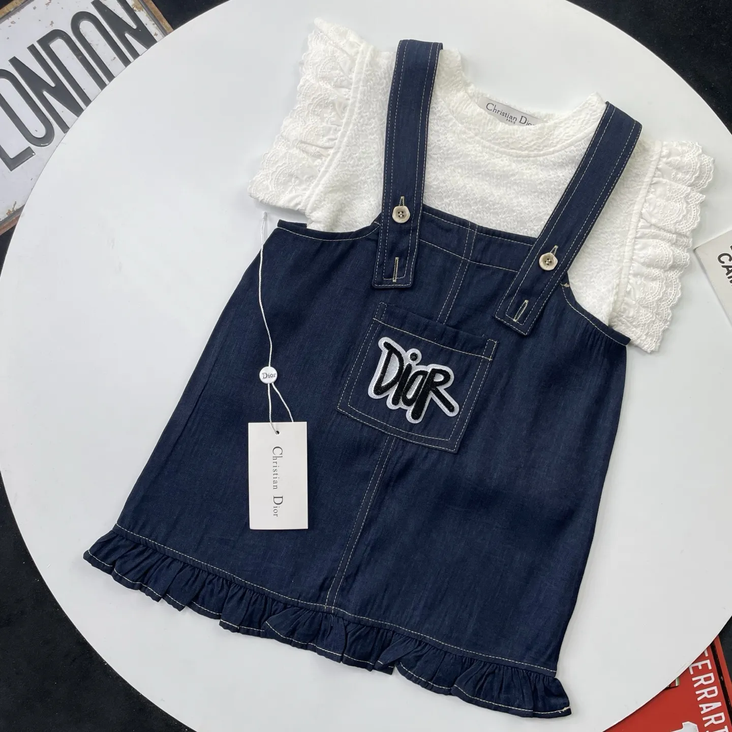 【90-140cm】好感度UP ガーリー カジュアル かわいい 女の子 フリル袖Tシャツ+デニムサロペットスカート セット