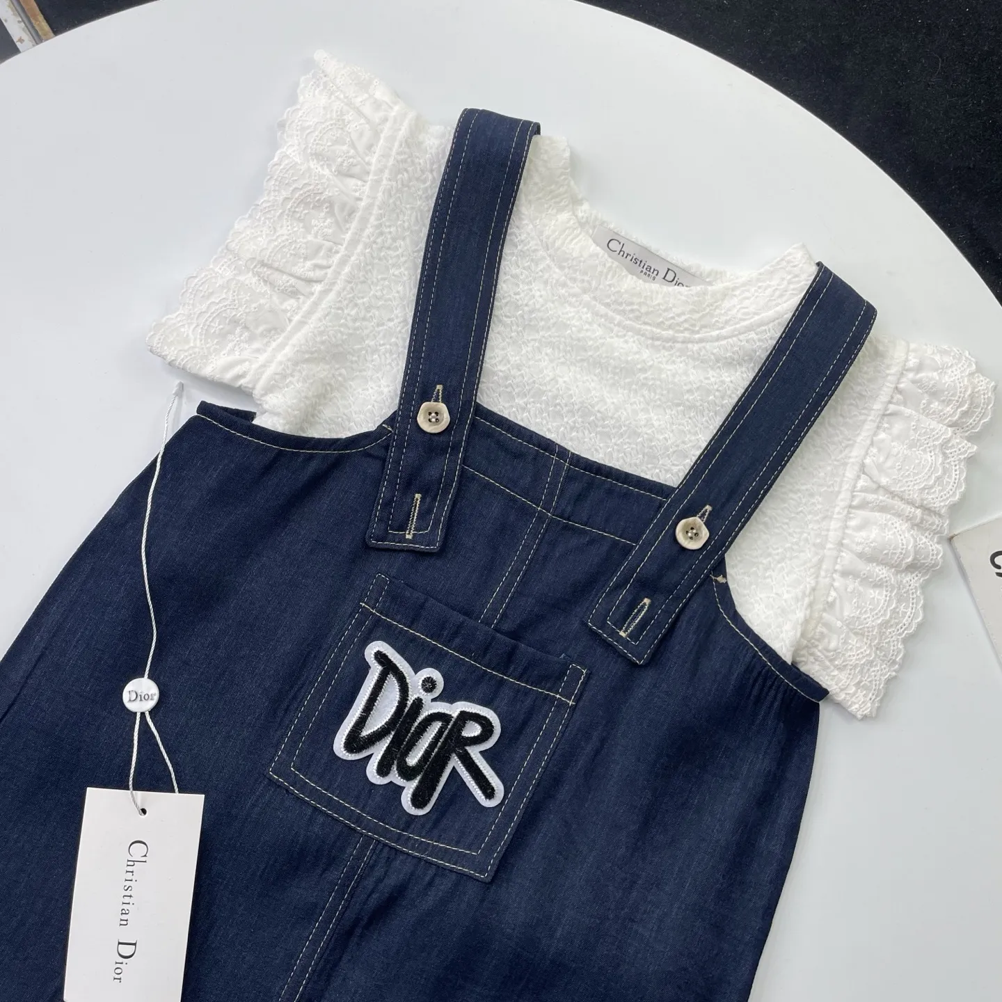 【90-140cm】好感度UP ガーリー カジュアル かわいい 女の子 フリル袖Tシャツ+デニムサロペットスカート セット