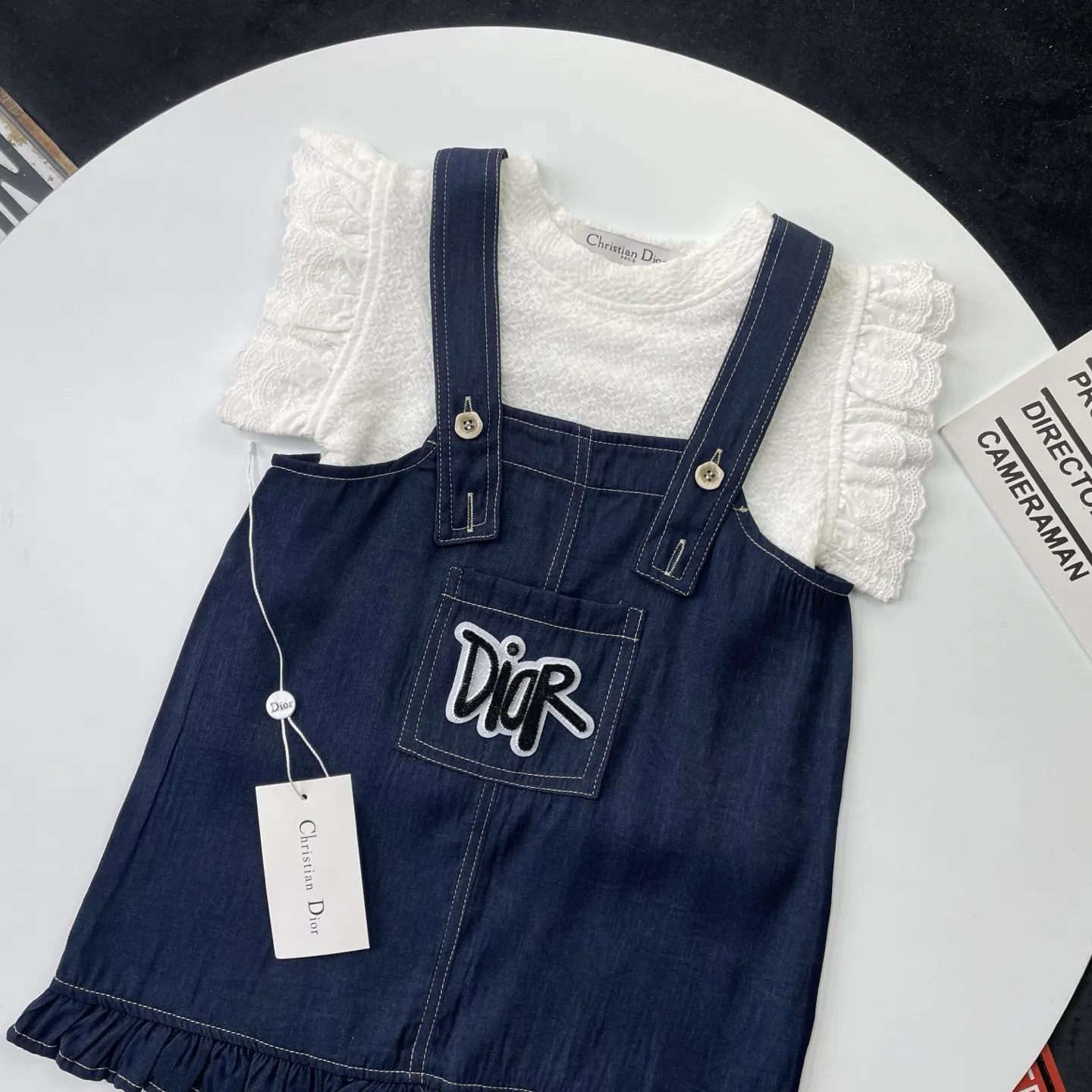 【90-140cm】好感度UP ガーリー カジュアル かわいい 女の子 フリル袖Tシャツ+デニムサロペットスカート セット