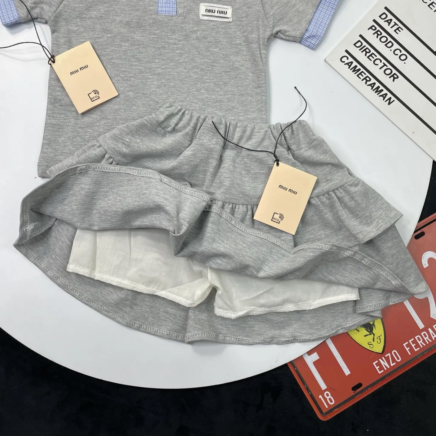 【90-140cm】二点セット 絶対欲しい トレンド  品質満点 カジュアル 女の子 半袖Ｔシャツ+スカート セットアップ