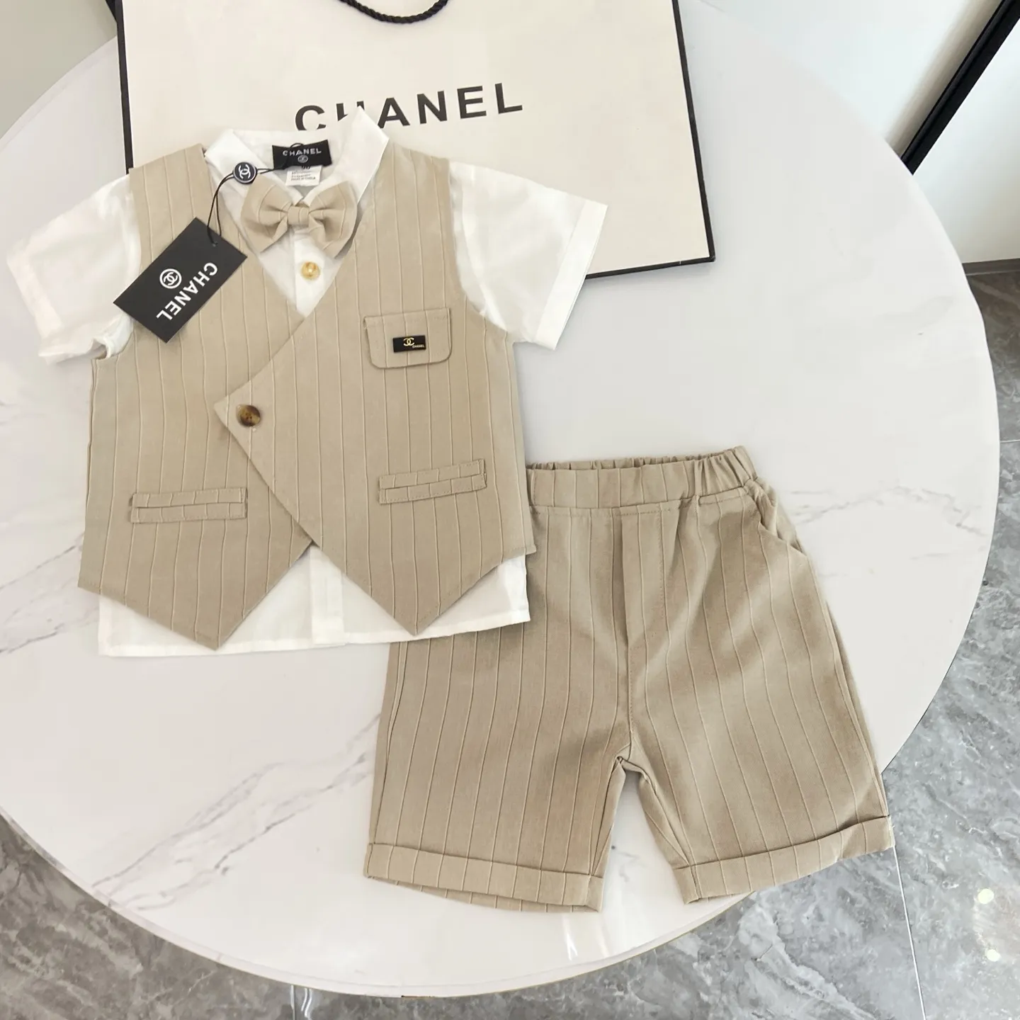 【80-140cm】三点セット プレゼントにもおすすめ カジュアル 品質満点 ベスト+半袖シャツ+ショートパンツ セットアップ