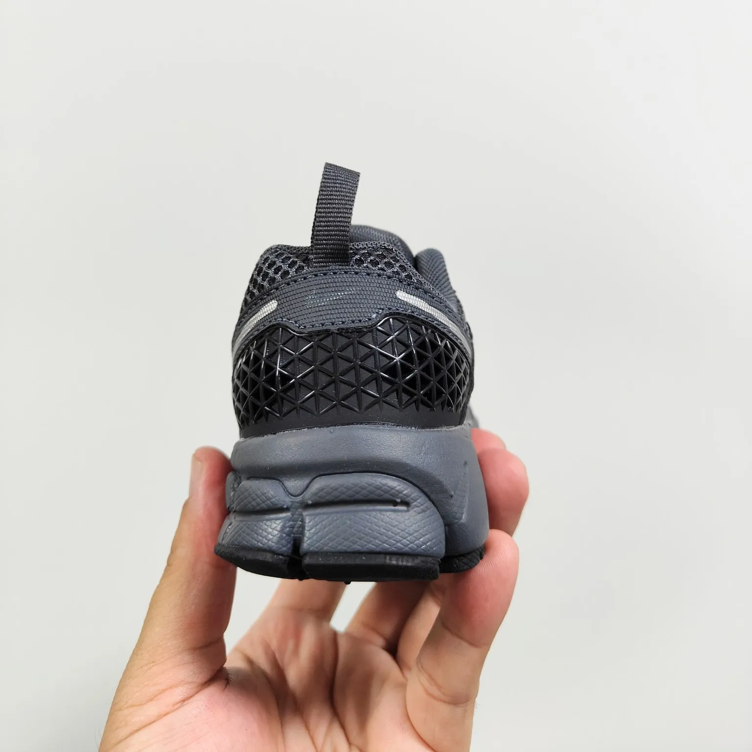 人気な定番 足にやさしい 安定感のある 歩きやすい キッズ シューズ