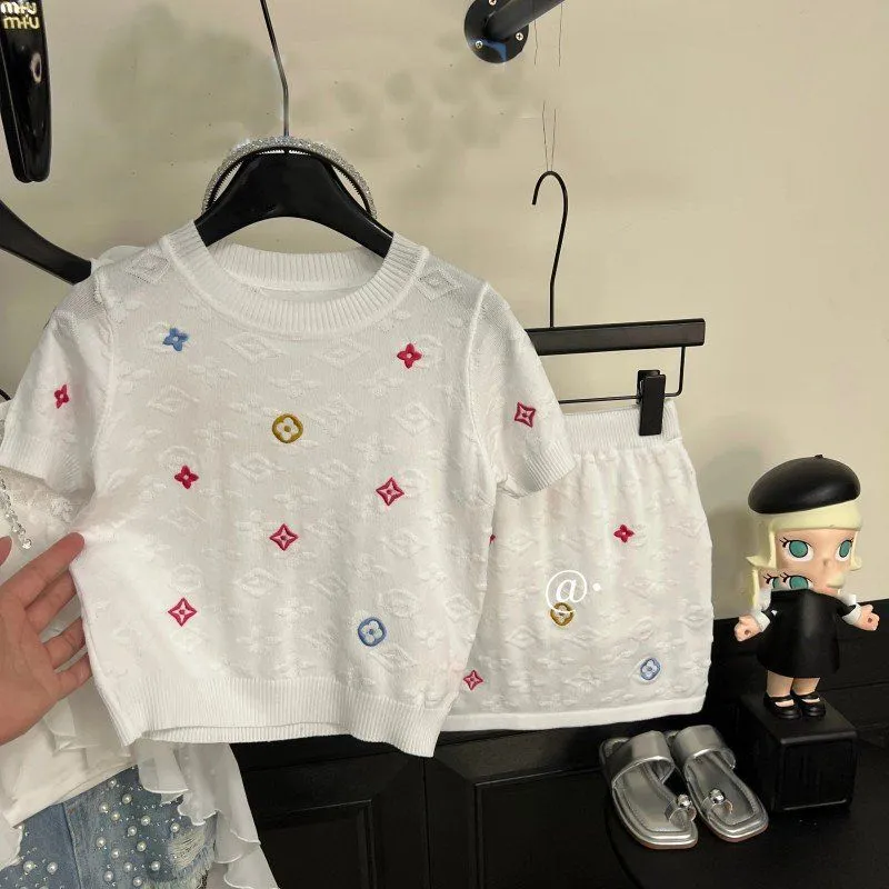 【80-130cm】二点セット 単品注文OK 好感度UP ガーリー 通気性抜群 女の子 半袖 Ｔシャツ+スカート セットアップ