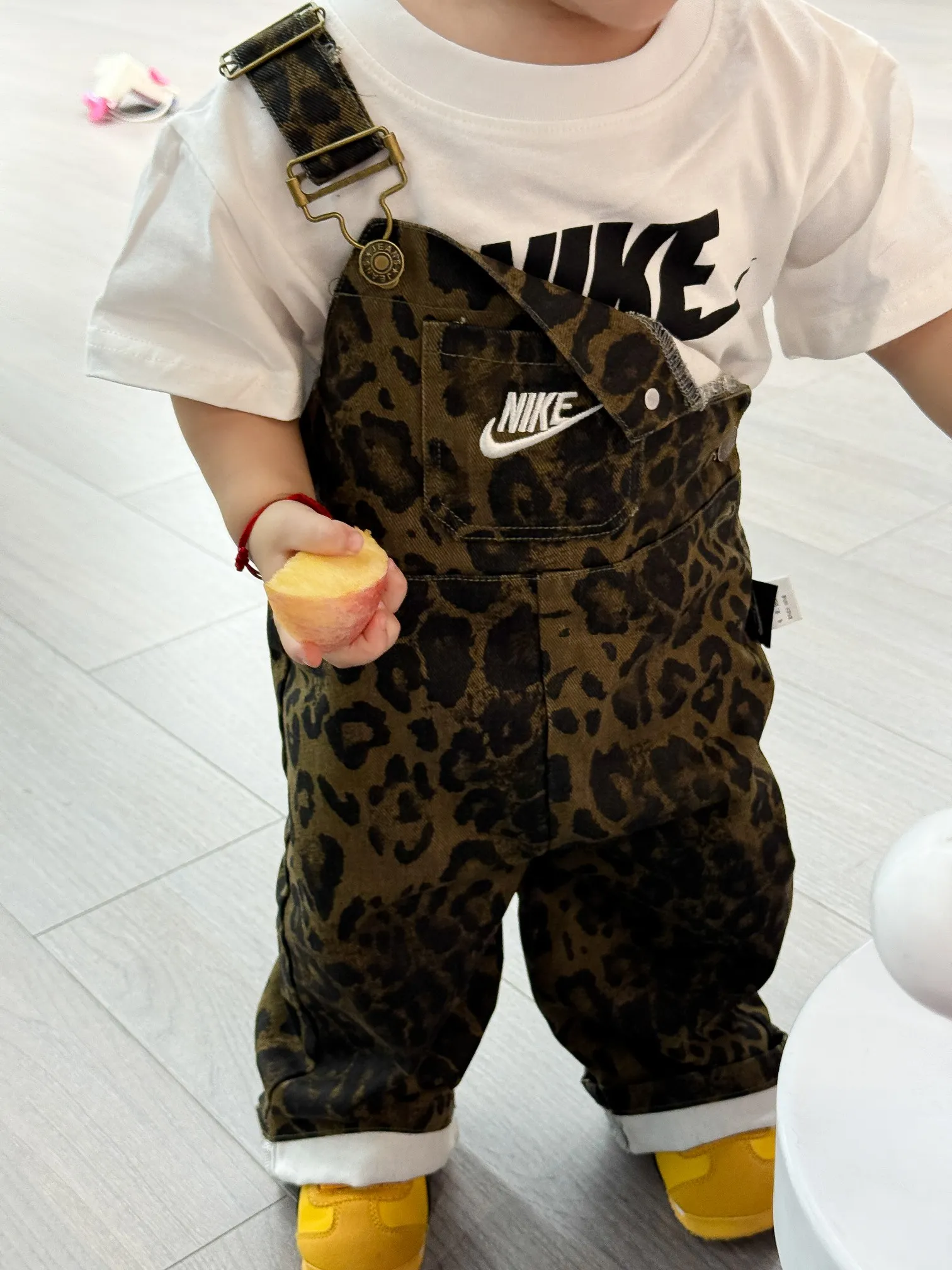 【80-120cm】存在感抜群 今季も大注目 カジュアル 履きやすい ヒョウ柄  オーバーオール