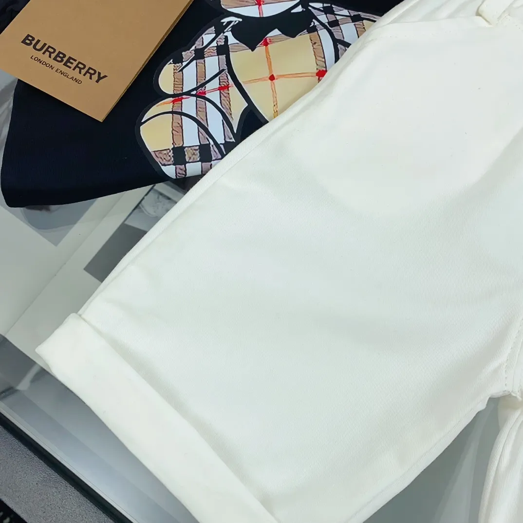 【80-140cm】二点セット 絶対見逃さないで 品質満点 カジュアル 通園・お出かけに 半袖Ｔシャツ+ショートパンツ セットアップ