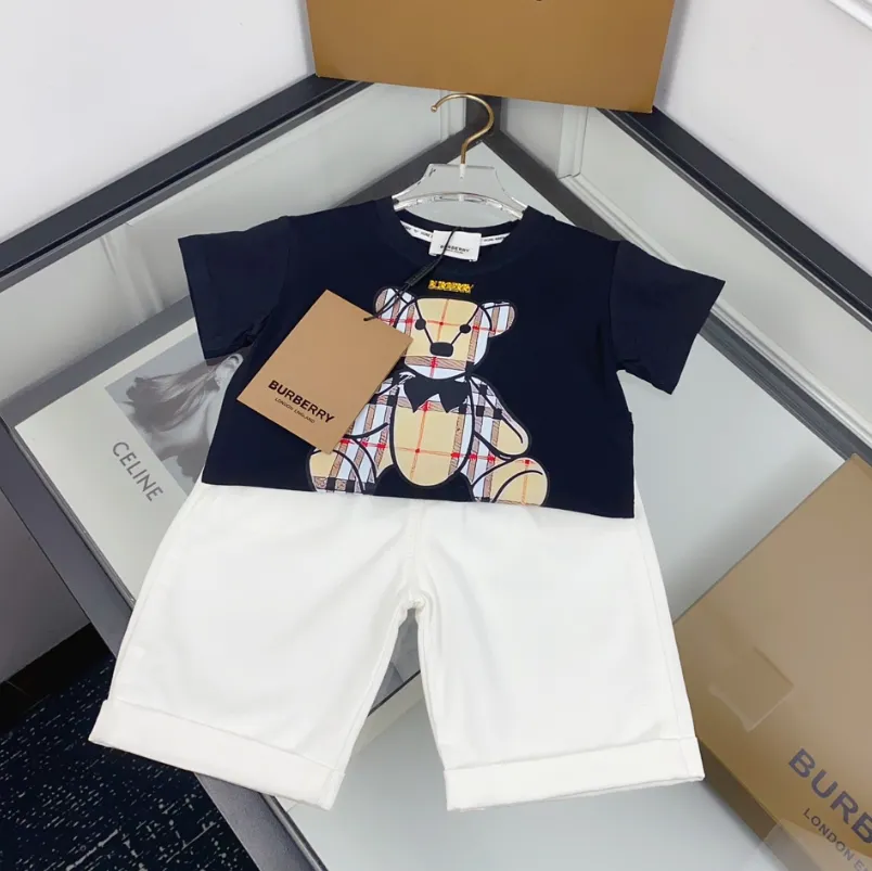【80-140cm】二点セット 絶対見逃さないで 品質満点 カジュアル 通園・お出かけに 半袖Ｔシャツ+ショートパンツ セットアップ