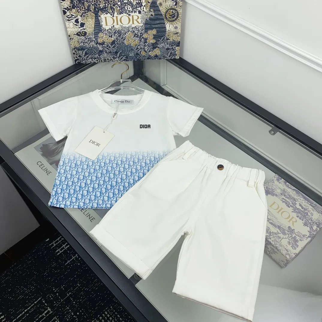 【90-140cm】二点セット トレンド感たっぷり スタイリッシュ グラデーション 半袖Ｔシャツ+ショートパンツ セットアップ