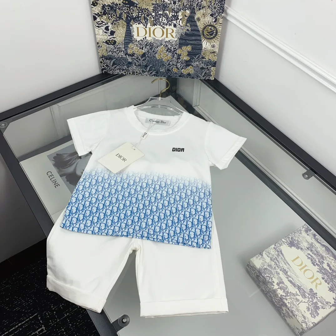 【90-140cm】二点セット トレンド感たっぷり スタイリッシュ グラデーション 半袖Ｔシャツ+ショートパンツ セットアップ