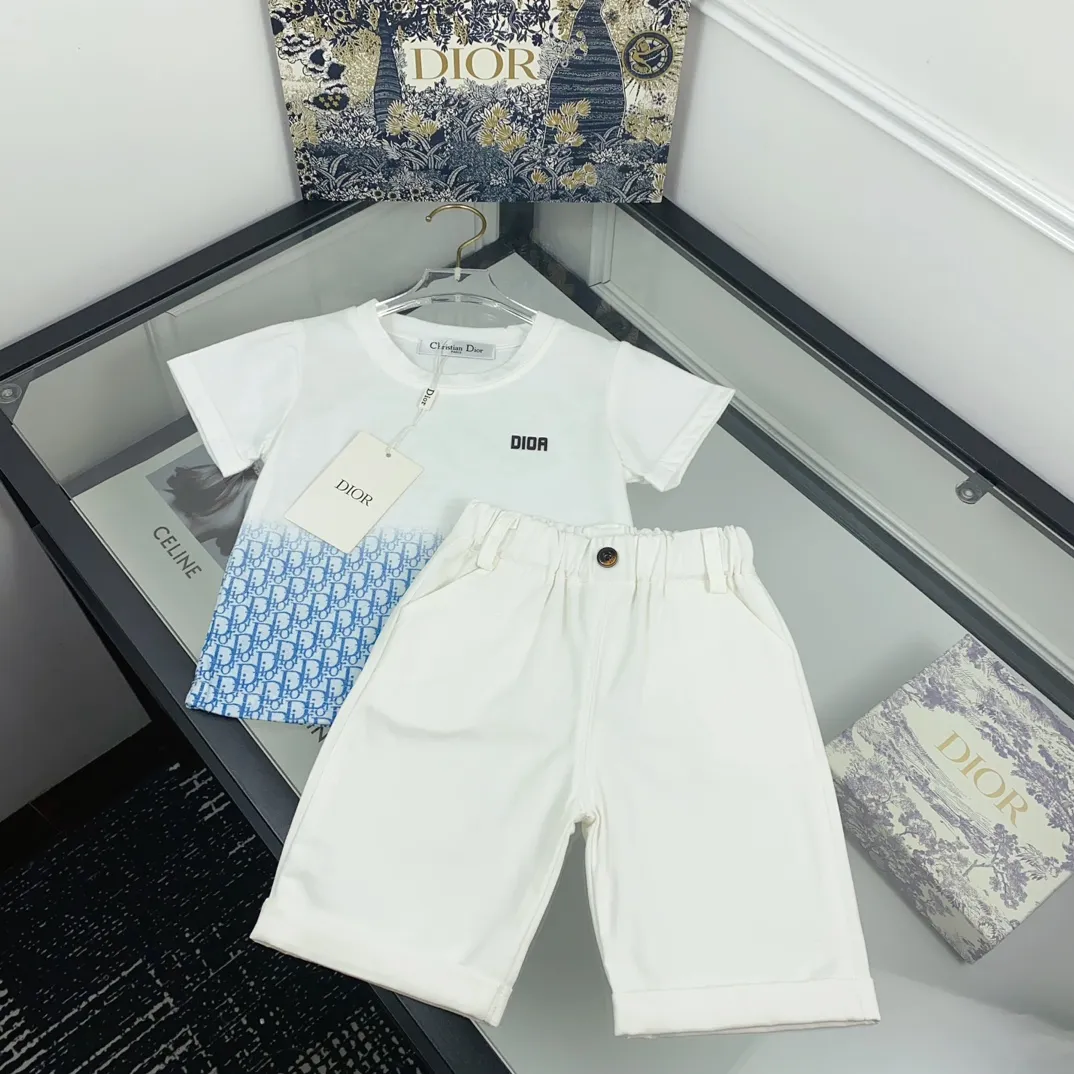 【90-140cm】二点セット トレンド感たっぷり スタイリッシュ グラデーション 半袖Ｔシャツ+ショートパンツ セットアップ