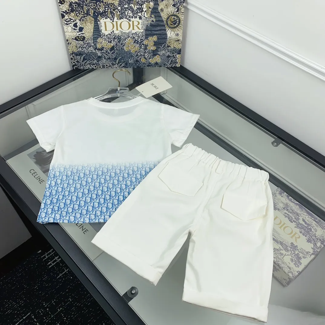 【90-140cm】二点セット トレンド感たっぷり スタイリッシュ グラデーション 半袖Ｔシャツ+ショートパンツ セットアップ
