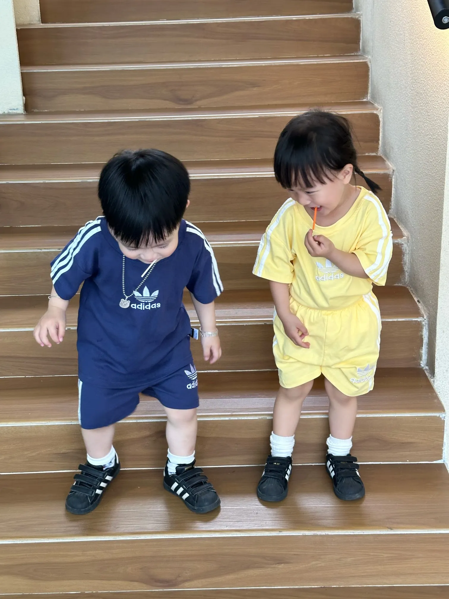 【80-130cm】二点セット 人気爆発中 売れ筋 カジュアル 無地 スポーティ 半袖Ｔシャツ+ショートパンツ セットアップ