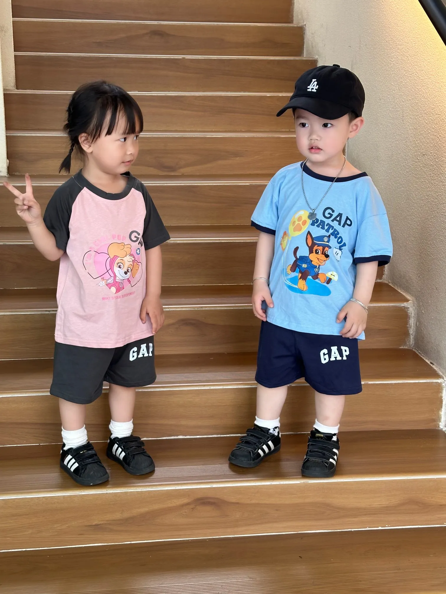 【80-130cm】二点セット 着回し最強 爆売れ中 カジュアル カートゥーン 可愛い 半袖Ｔシャツ+ショートパンツ セットアップ