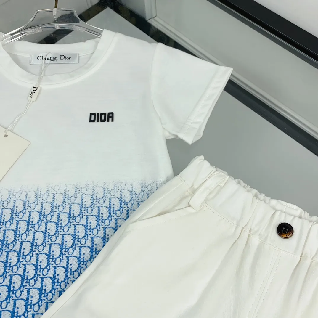 【90-140cm】二点セット トレンド感たっぷり スタイリッシュ グラデーション 半袖Ｔシャツ+ショートパンツ セットアップ