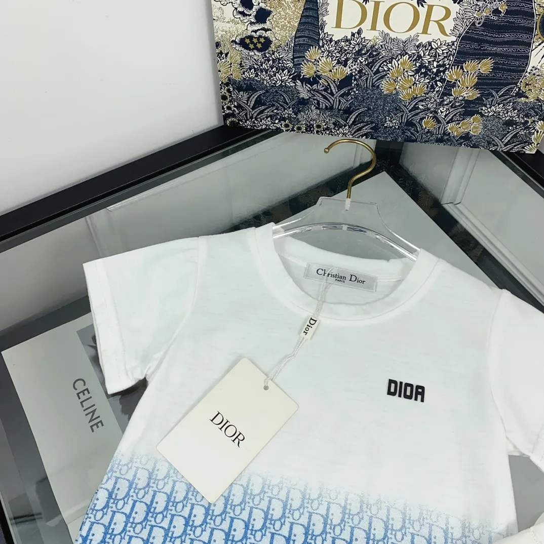 【90-140cm】二点セット トレンド感たっぷり スタイリッシュ グラデーション 半袖Ｔシャツ+ショートパンツ セットアップ