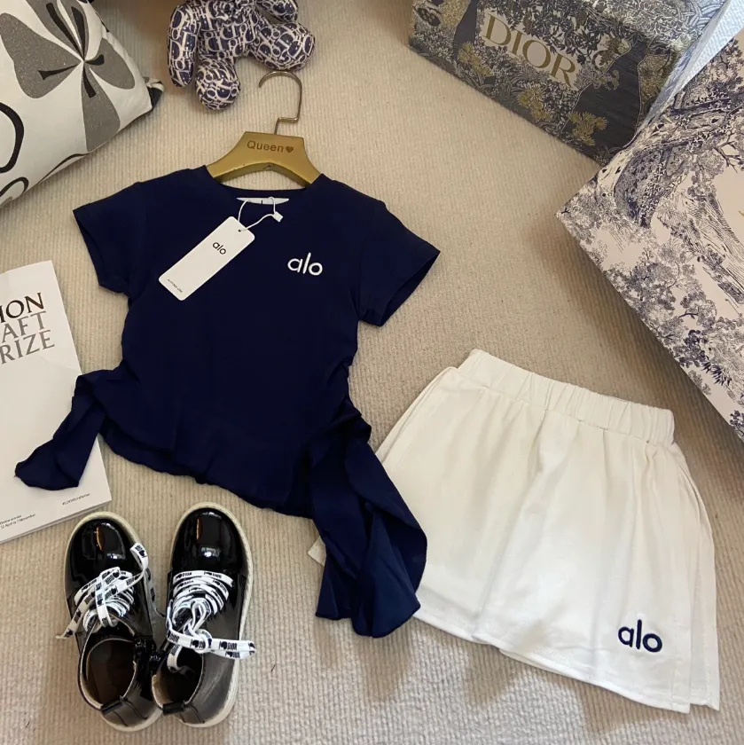 【90-170cm】二点セット 絶対流行 おしゃれ デザイン満点 女の子 半袖Ｔシャツ+スカート セットアップ