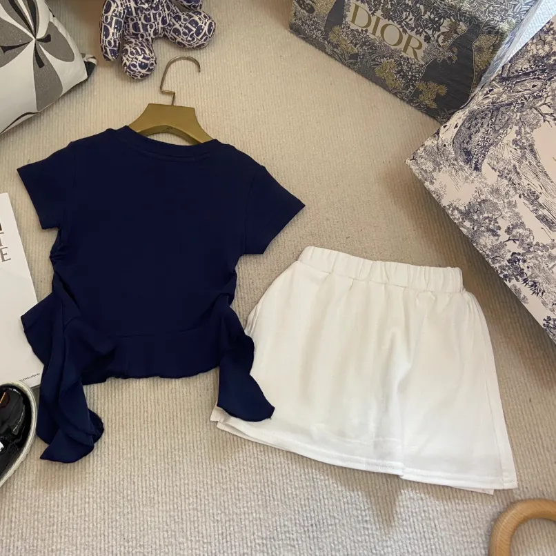 【90-170cm】二点セット 絶対流行 おしゃれ デザイン満点 女の子 半袖Ｔシャツ+スカート セットアップ