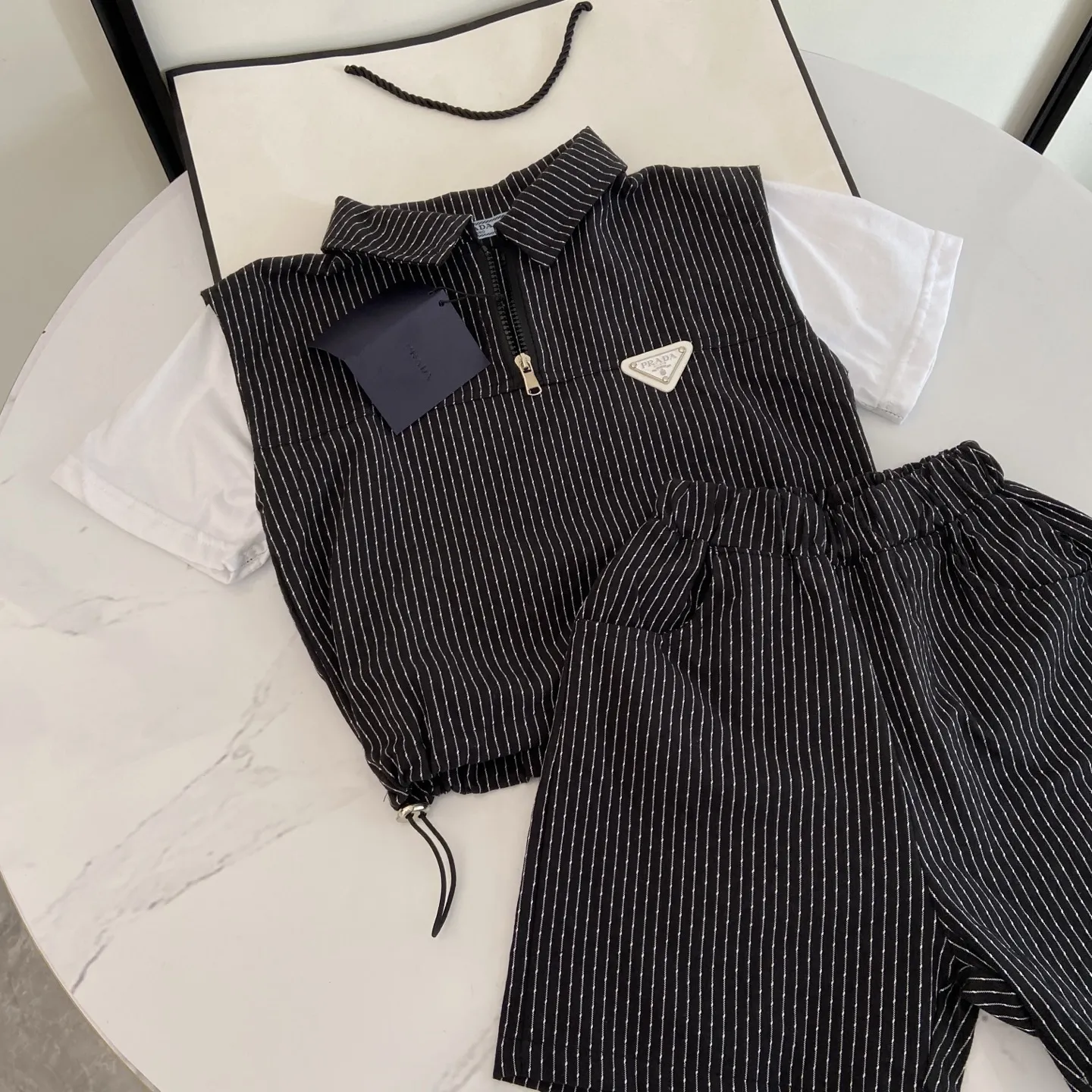 【90-150cm】二点セット 夏にぴったり カジュアル カッコイイ 男の子 半袖Ｔシャツ+ショートパンツ セットアップ