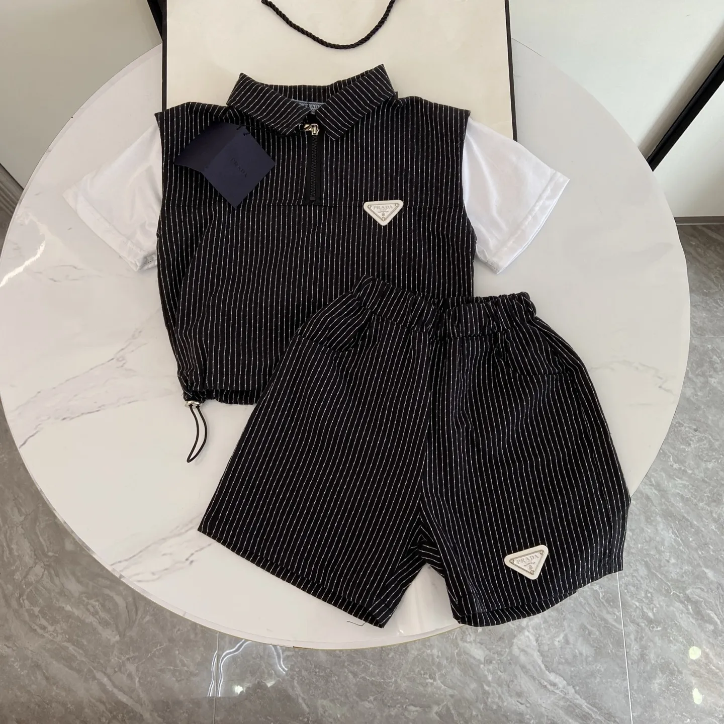【90-150cm】二点セット 夏にぴったり カジュアル カッコイイ 男の子 半袖Ｔシャツ+ショートパンツ セットアップ