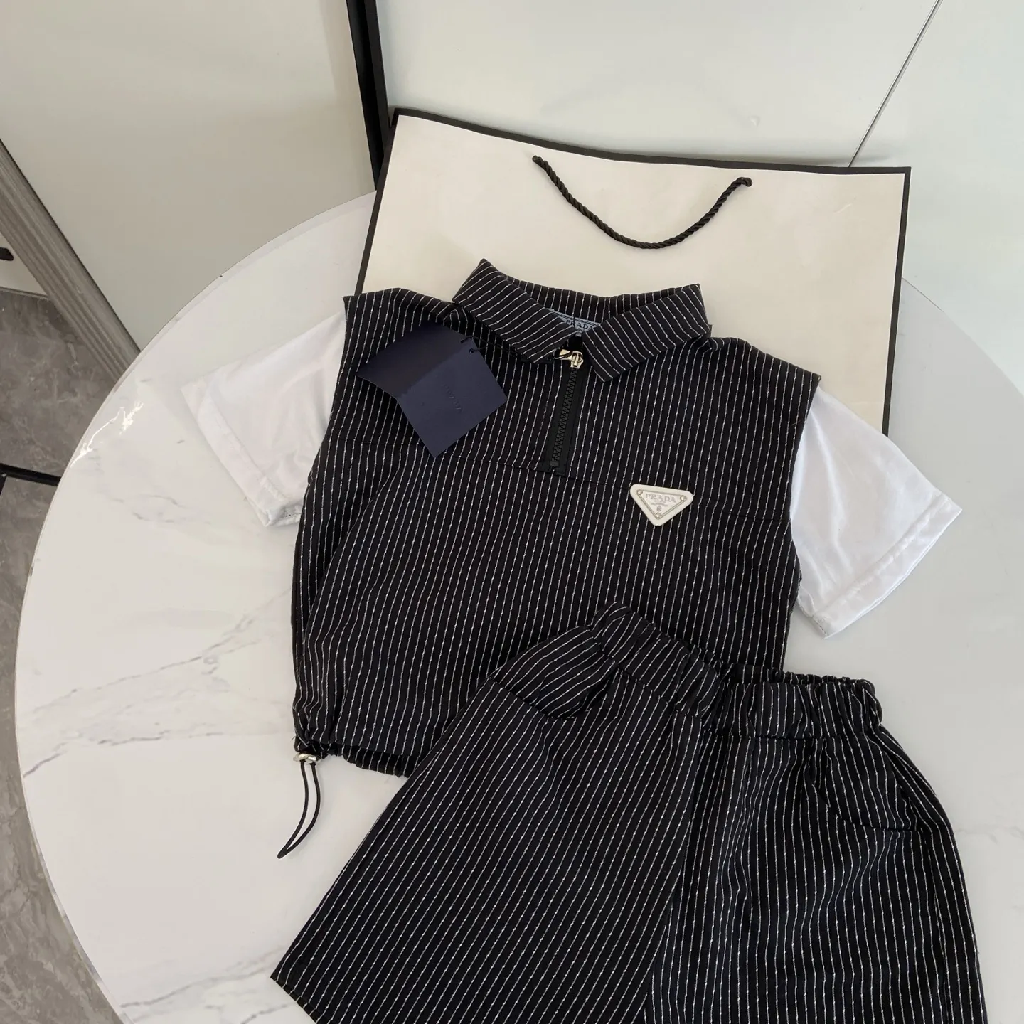 【90-150cm】二点セット 夏にぴったり カジュアル カッコイイ 男の子 半袖Ｔシャツ+ショートパンツ セットアップ