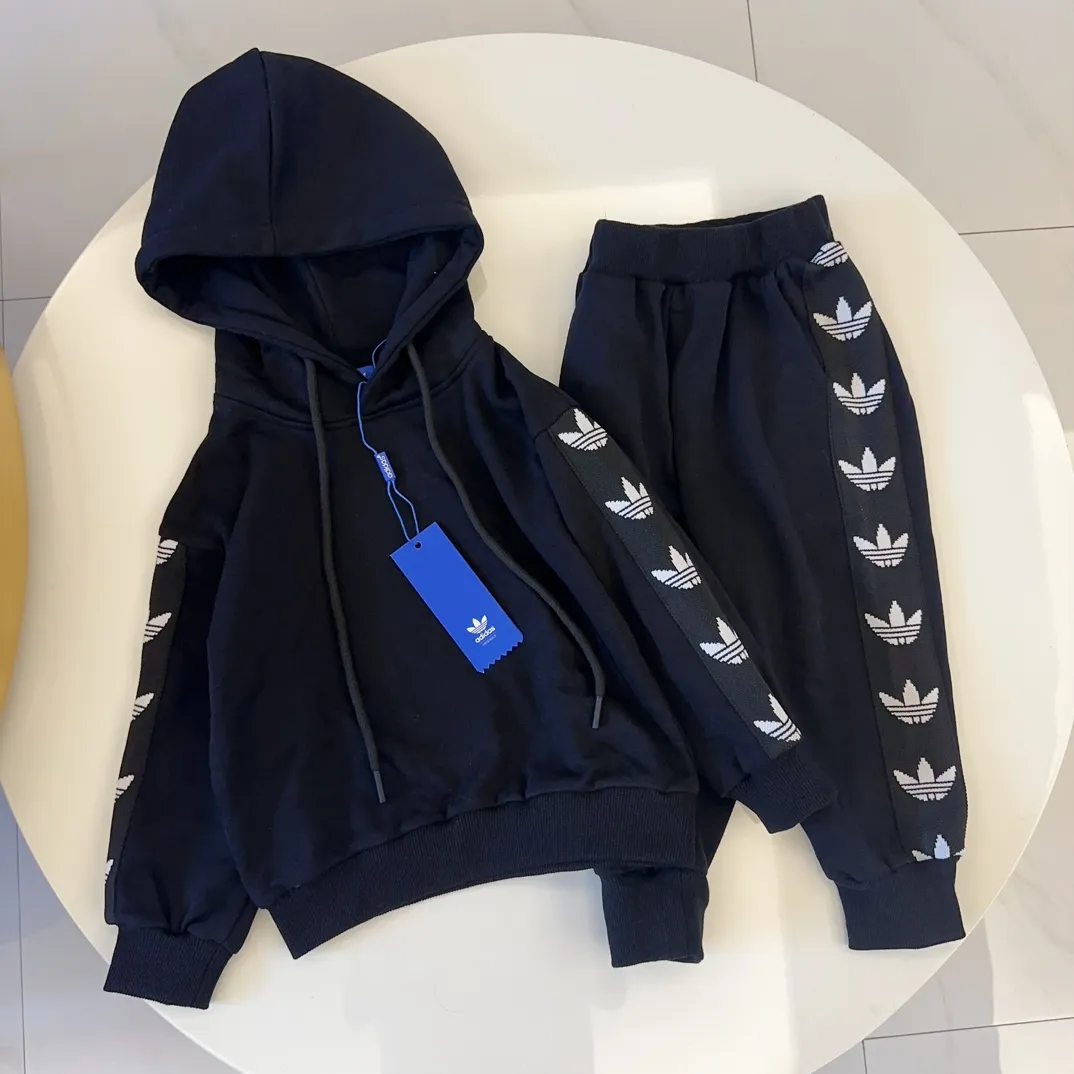 【90-150cm】二点セット リラックス感ある 品質満点 カジュアル フード付き パーカー+パンツ セットアップ
