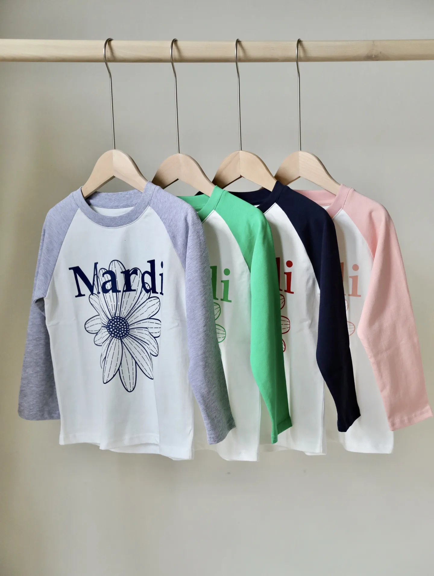 【90-150cm】元気いっぱい 好感度UP トレンド カジュアル 着心地良い 長袖 Ｔシャツ