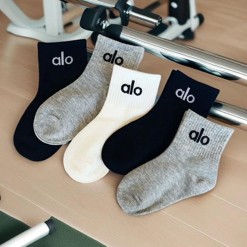 【激安1円！！】５足セット よく売れる 外遊び・スポーツにも最適 通気性抜群 キッズ ソックス