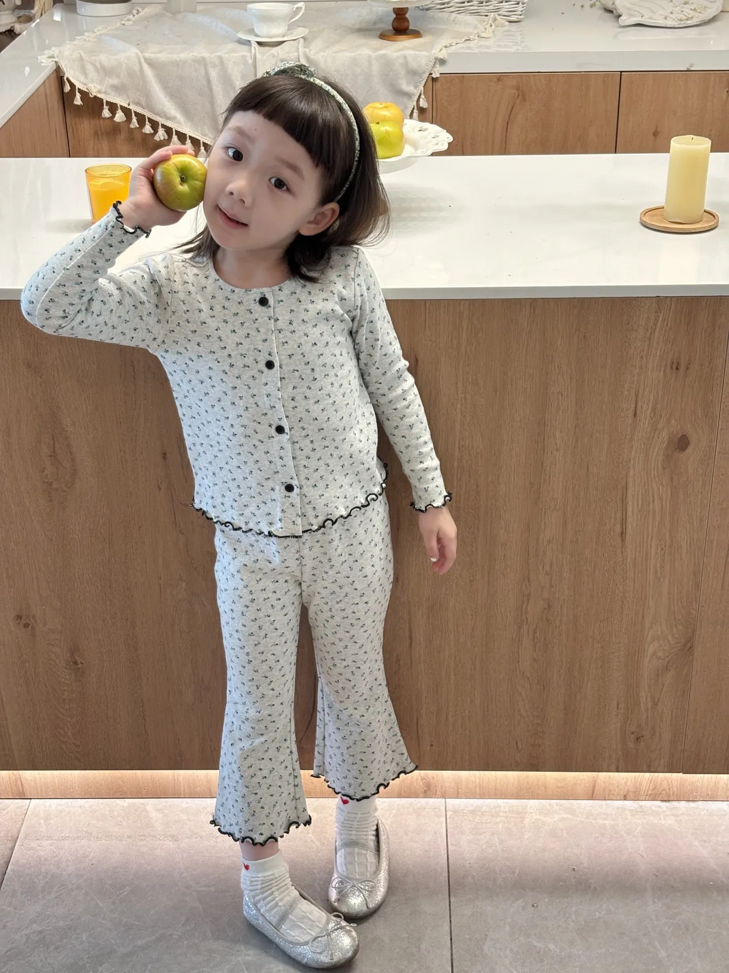 【90-130cm】二点セット 人気爆発中 好感度UP おしゃれ スウィート 女の子 トップス+パンツ セットアップ